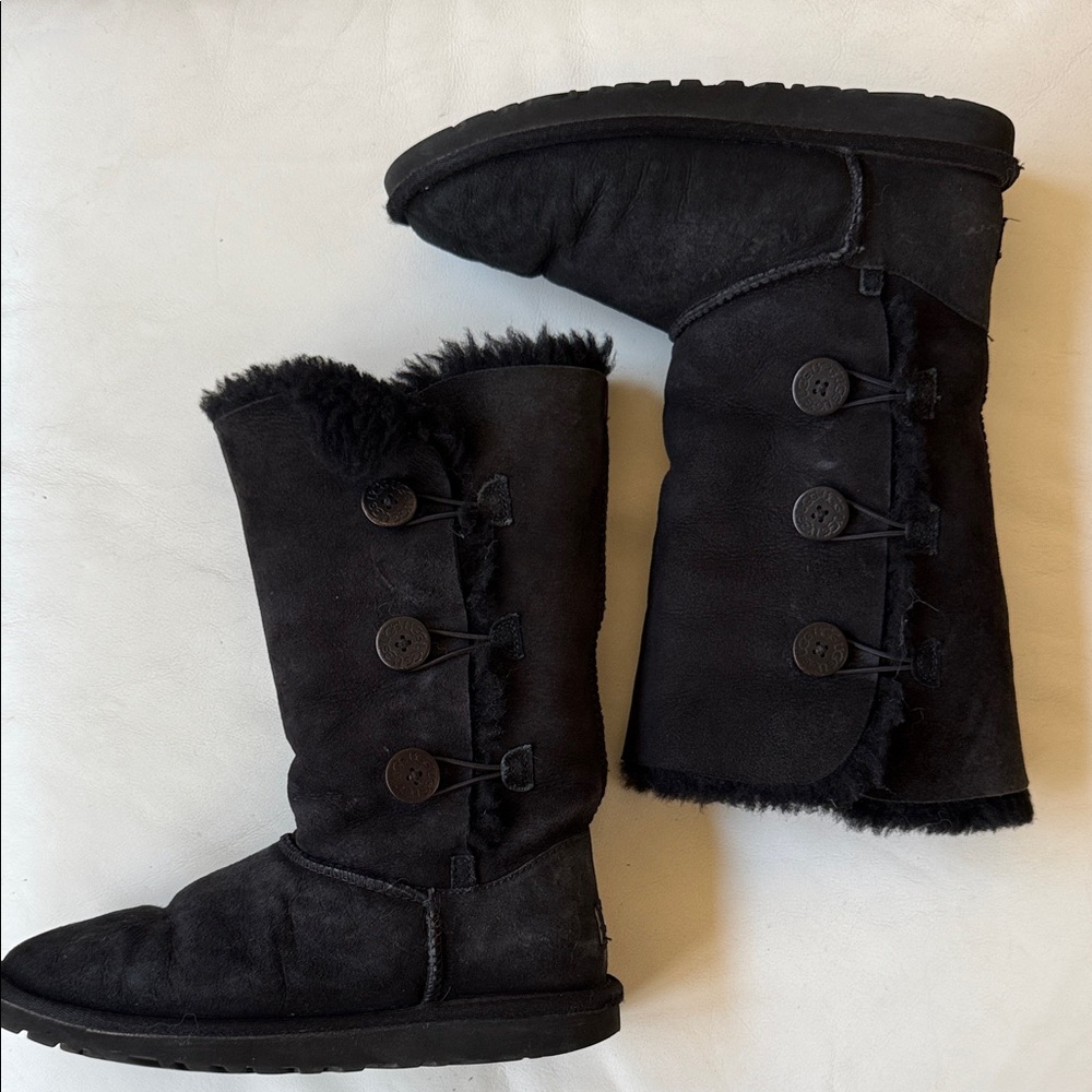 UGG Australian Bailey Button Triplet II Black Boots. Size USA 6